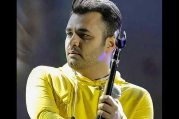 خواننده دردسرهای عظیم در سالن میلاد نمایشگاه به روی صحنه می&zwnj;رود