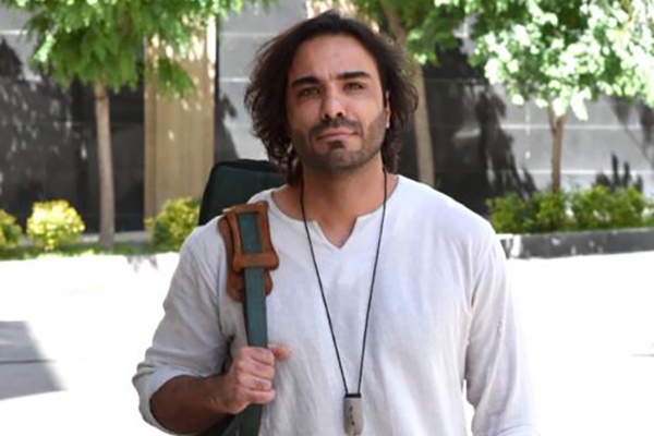 شهر به شهر با تار ایرانی / قمصری با تارش دور ایران را می&zwnj;گردد