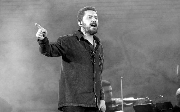 گزارش متنی و تصویری کنسرت 21 مهر " روزبه بمانی "