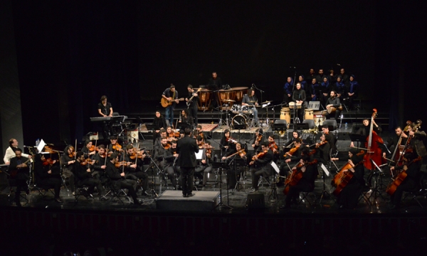 ناصر چشم آذر با جاودانه هایش به روی صحنه رفت