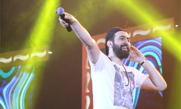 "امپراطور"سالن میلاد را به آشوب کشید !