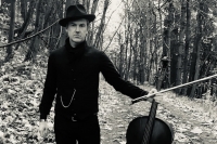 آدام هرست: علی قمصری با اصالت می&zwnj;نوازد و موسیقی رفیق او است/ امیدوارم طرفدارانم در ایران را به&zwnj;زودی ببینم