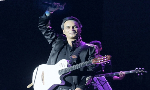 شهرام شکوهی &laquo; عاشقان &raquo; را به یاد شهید حججی به روی صحنه برد