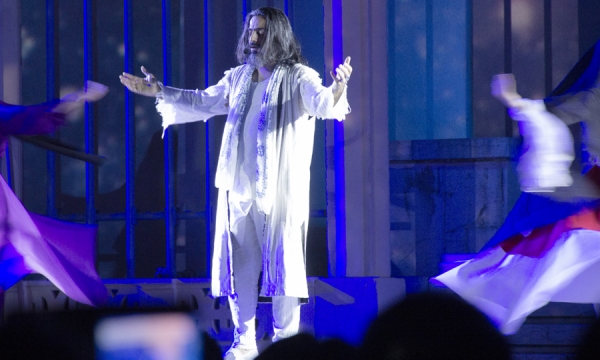 پرواز همای جرمش این بود که اسرار هویدا می کرد!